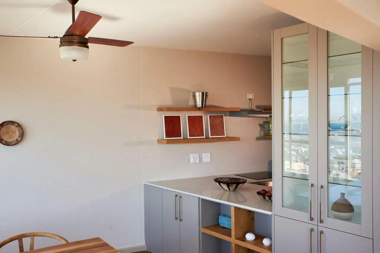 Breathtaking Views, Brand New Renovated Apartment ケープタウン