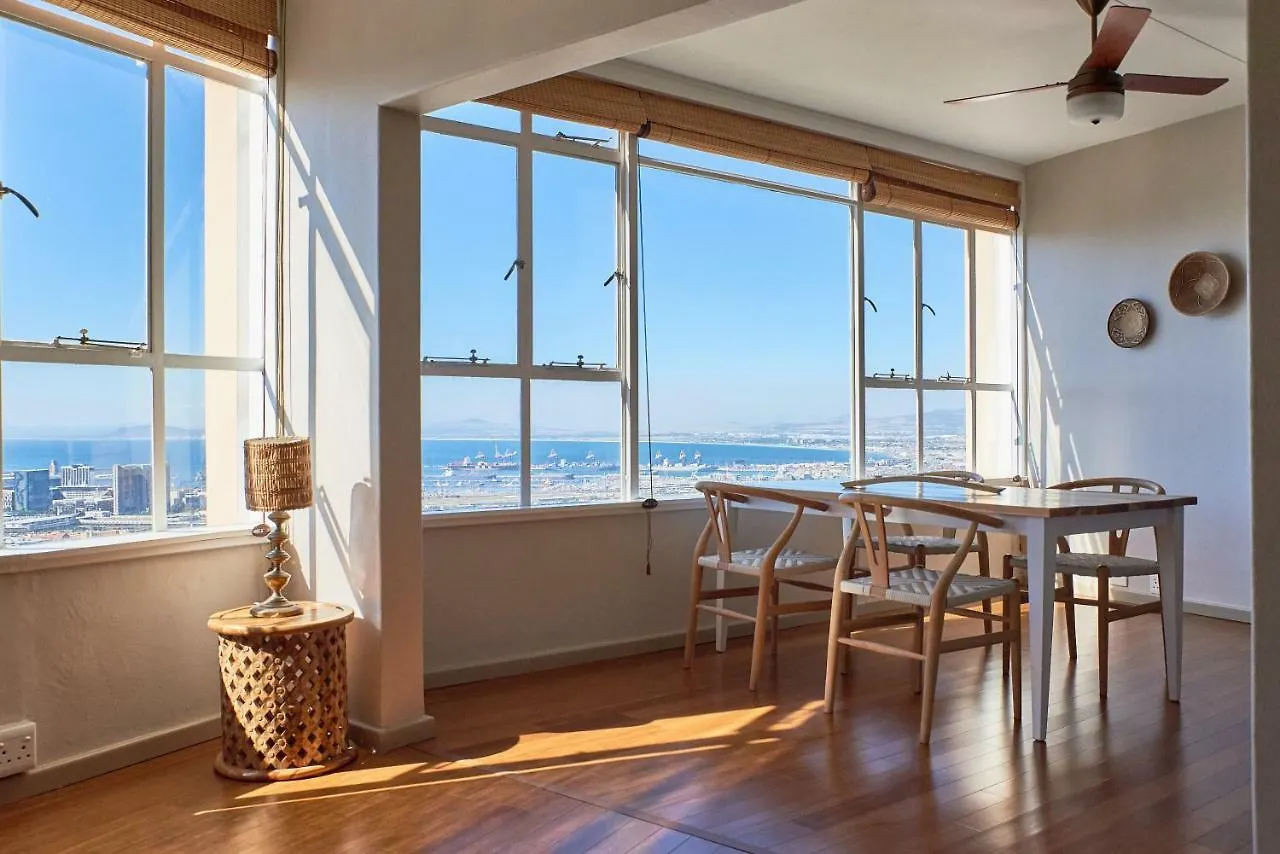 Breathtaking Views, Brand New Renovated Apartment ケープタウン
